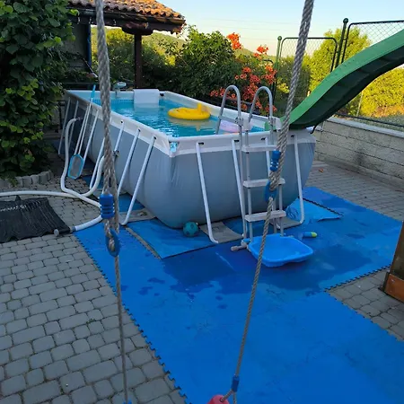 Bed & Breakfast делфини Varna