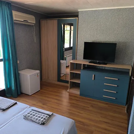 делфини B&B *