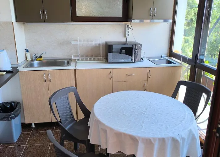 делфини Bed and breakfast